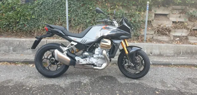 moto guzzi v100 mandello s