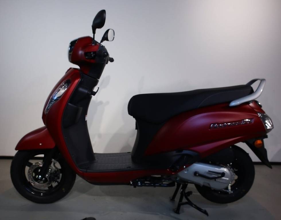 Suzuki Adress 125 neuwertig mit Zubehör