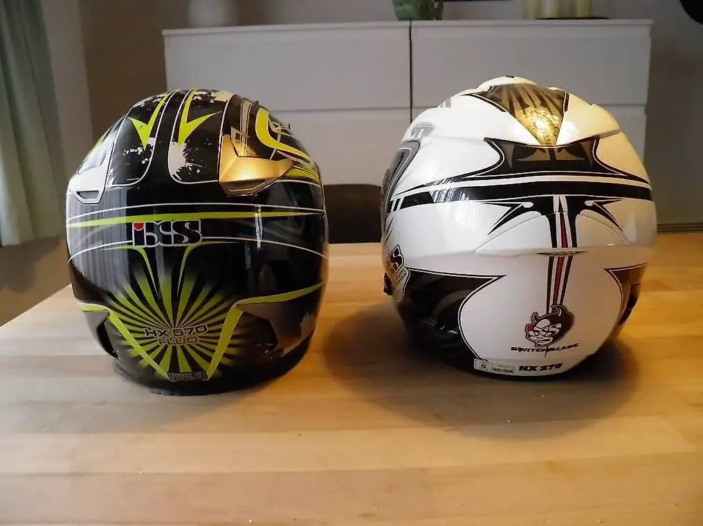 Neuwertige Töff Helme