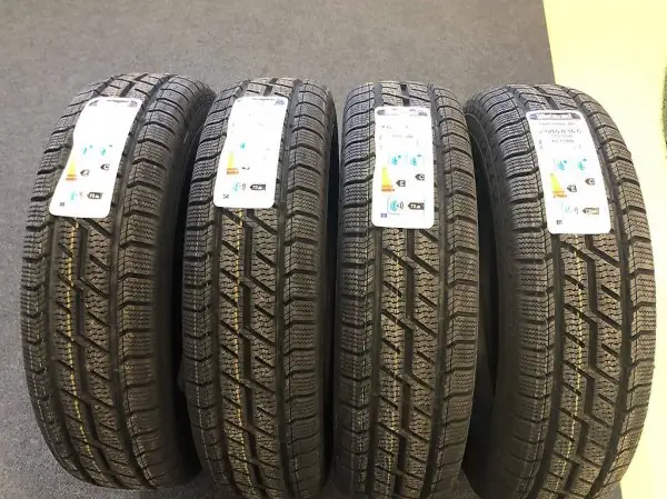 4 NEUE PNEU: 235.65.R16C 115 R. GISLAVED NEU 2019.