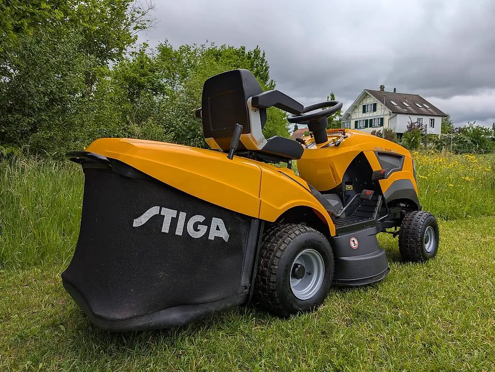 Rasentraktor *STIGA* mit Kawasaki Motor