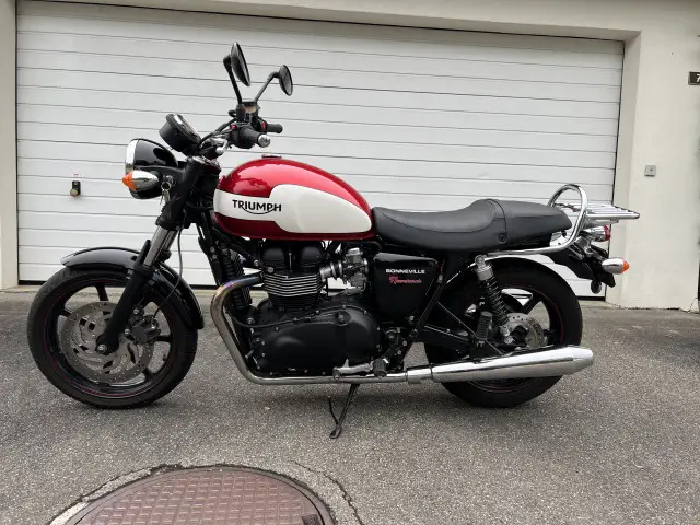 TRIUMPH Bonneville 900 Newchurch Special Edition