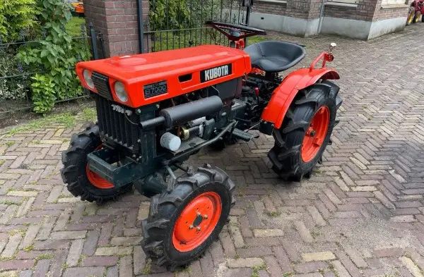 Kubota Kleintraktor B7000 B7001 Allrad