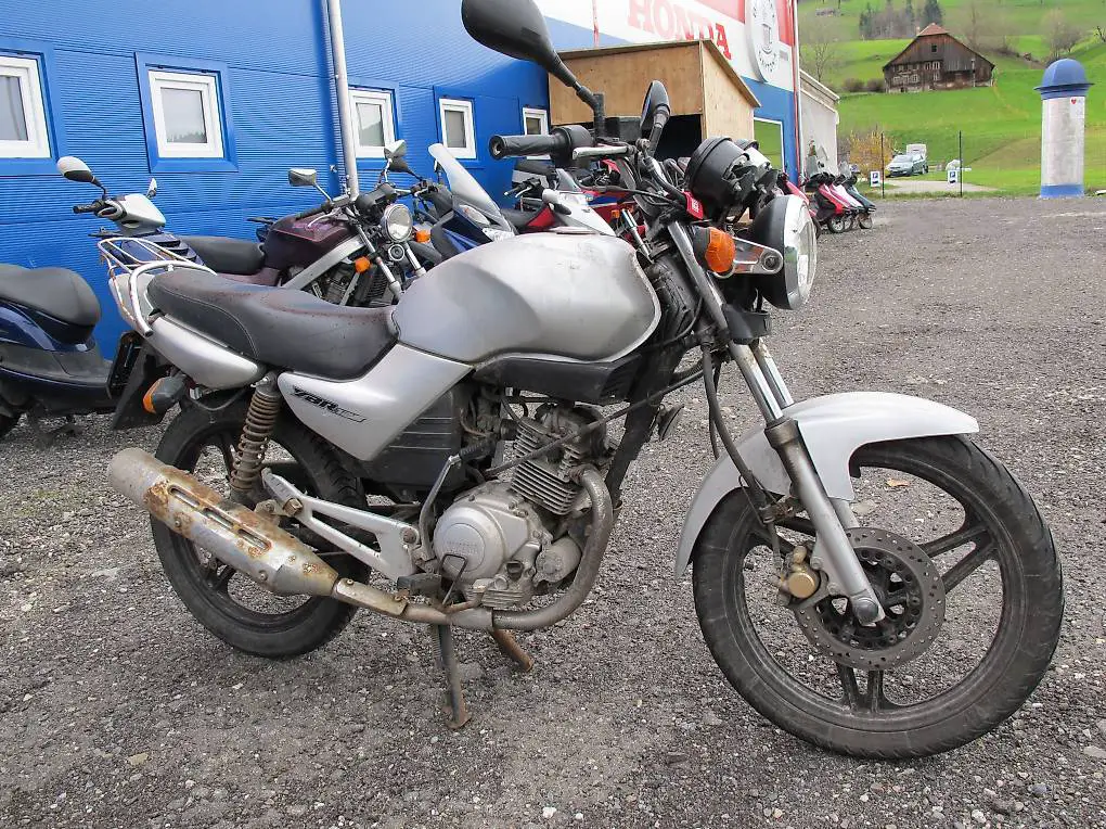 Yamaha YBR125 rundum def. und Winterrost MCReb