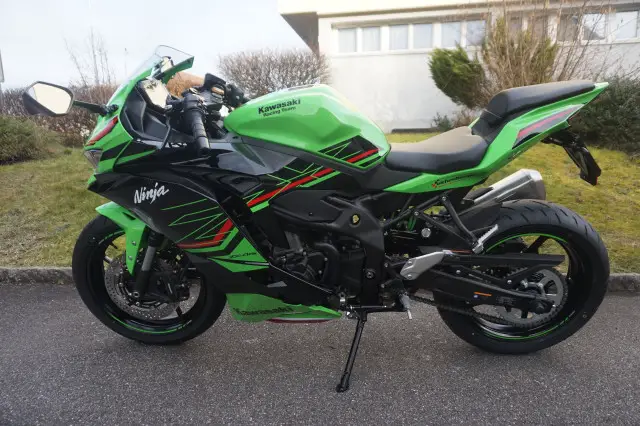 kawasaki ninja zx-4rr