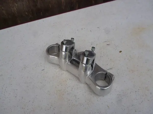 Harley Obere Gabelbrücke von einem Dyna