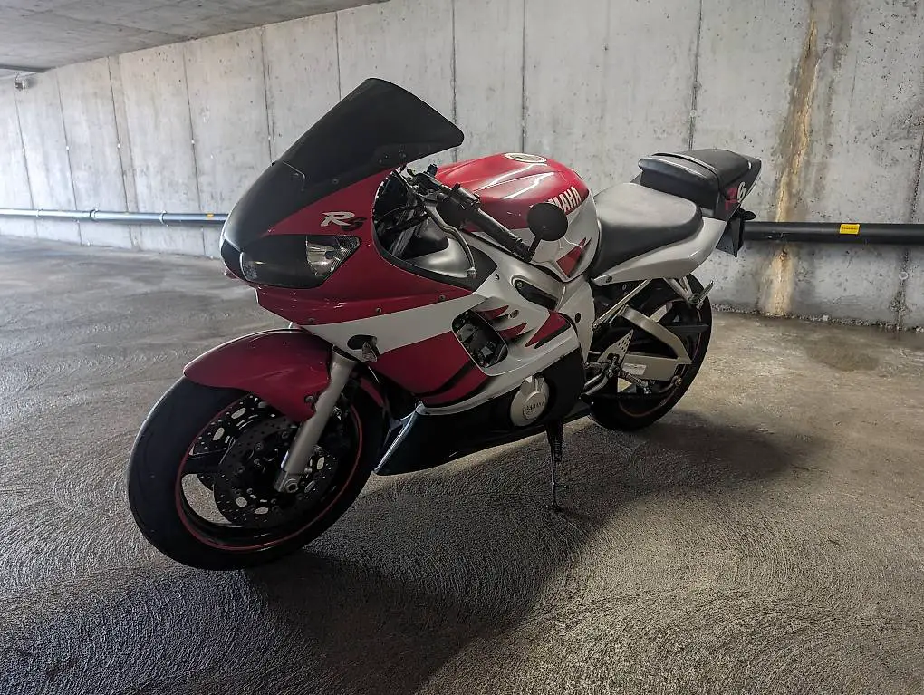 Yamaha YZF R6 Jg 03