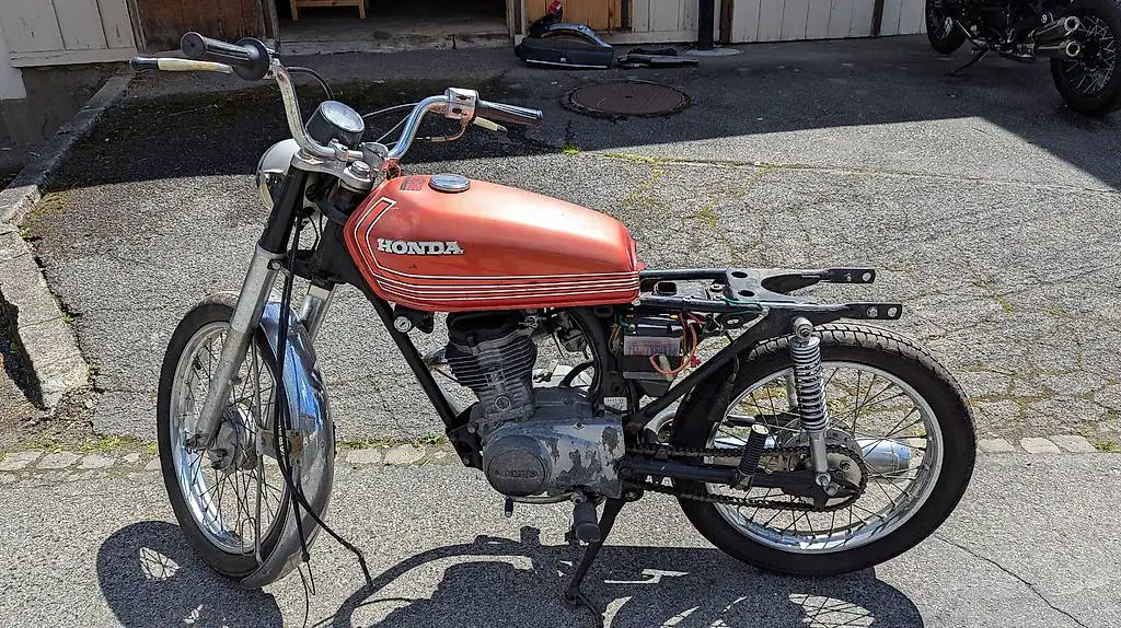 Honda CG 125 Cafe Racer Basis