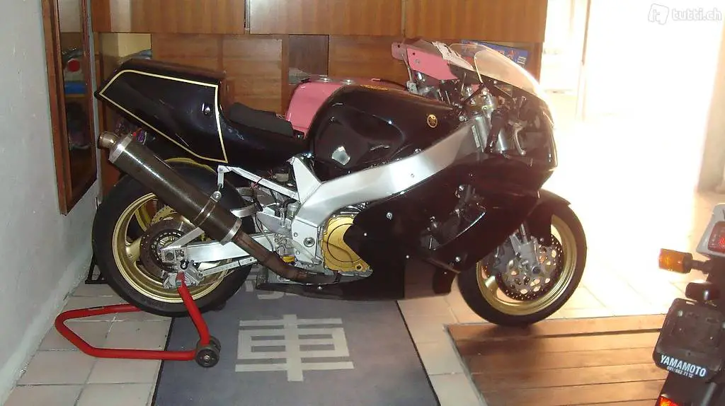 YAMAHA YZF 750