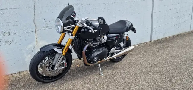 triumph thruxton 1200 rs