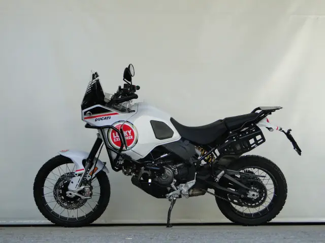 ducati 937 desertx v2