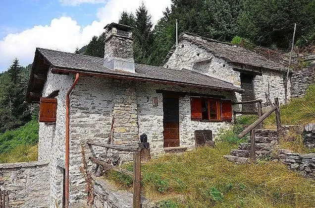 3 Rustici mit viel Land und Top-Aussicht / terreno e vista