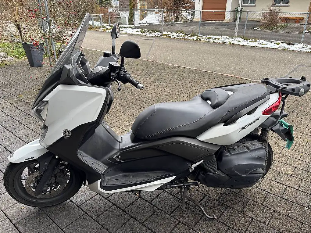 Yamaha X Max 400 mit akrapovic auspuff