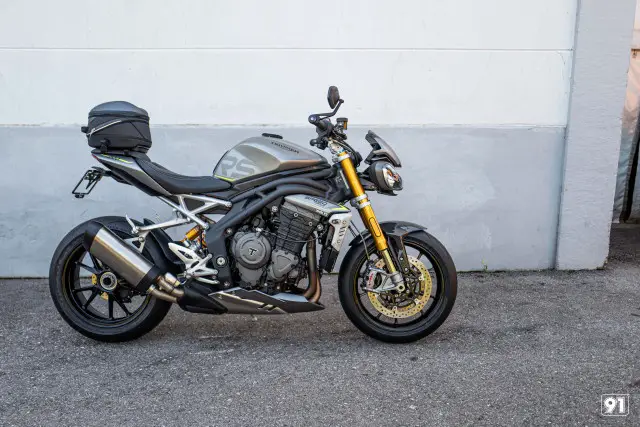 triumph speed triple 1200 rs