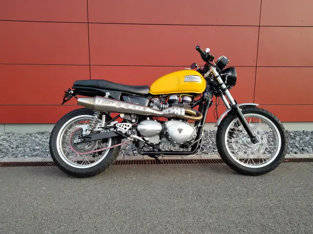 triumph thruxton 900