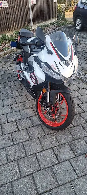 Schöne Aprillia RS457