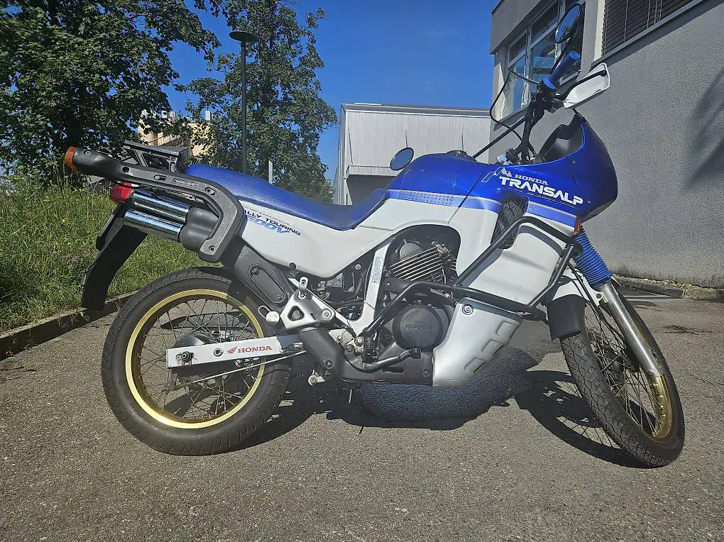 honda transalp pd06 mit neuem federbein und neuen reifen