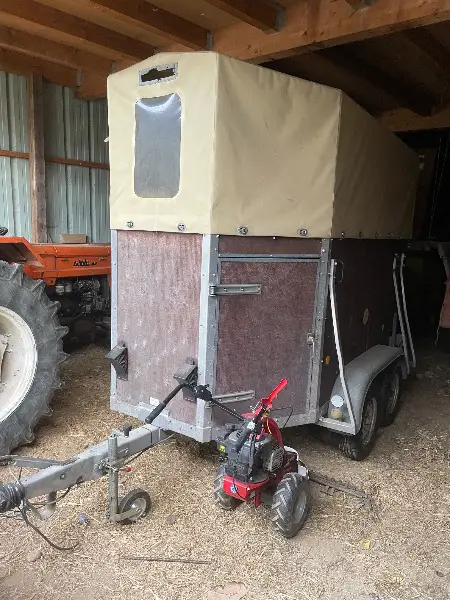 Pferdeanhänger 2-er