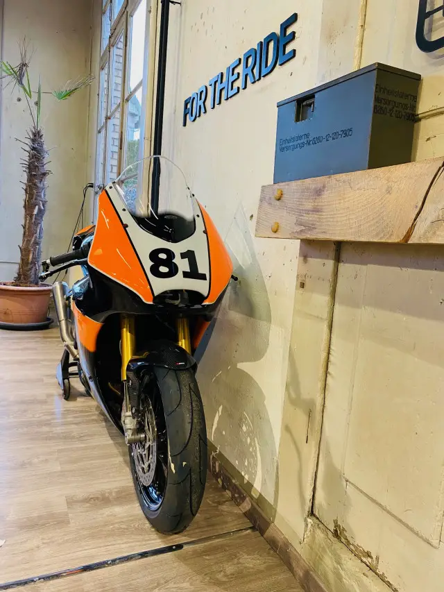 TRIUMPH Daytona 765 Moto2 Limited Edition