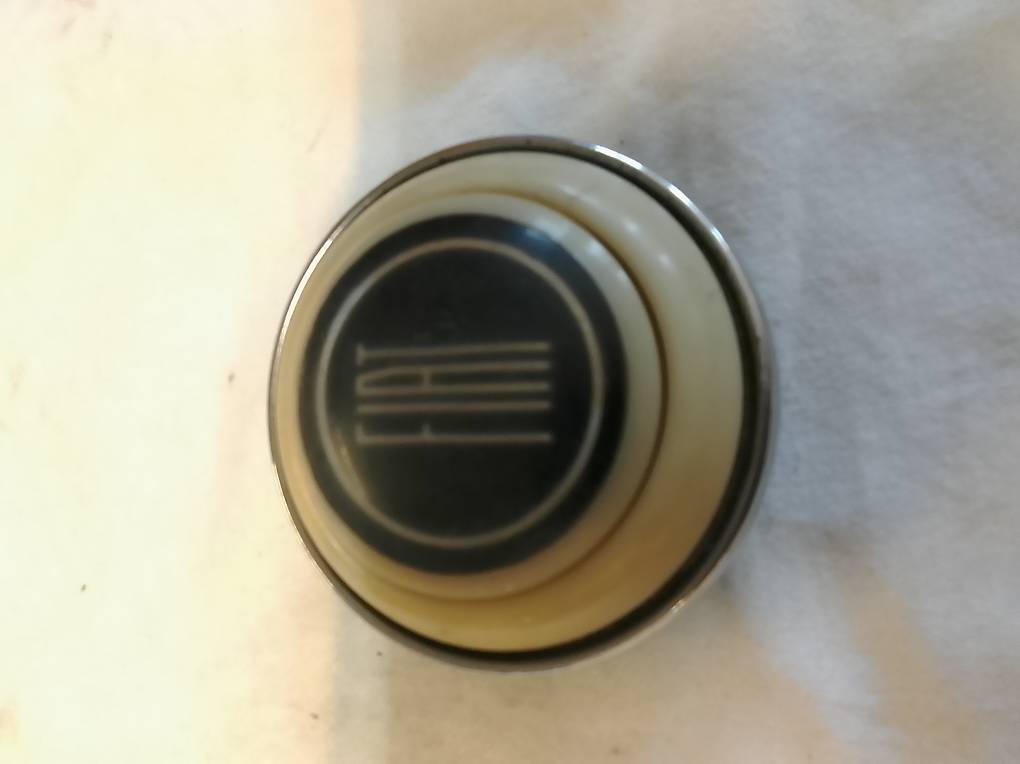 Alter Fiat Hupenknopf