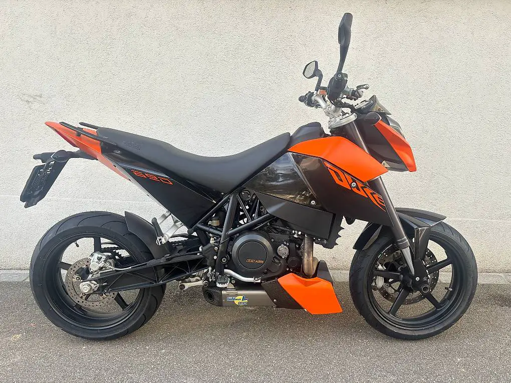 KTM Duke 690 ab Inspektion und MFK