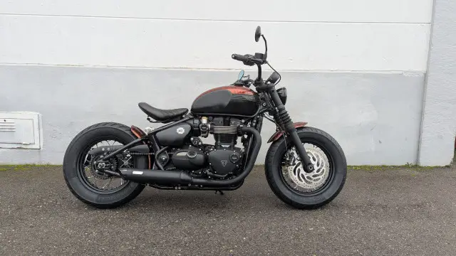 TRIUMPH Bonneville Bobber Black 1200