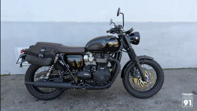 TRIUMPH Bonneville T120 Black
