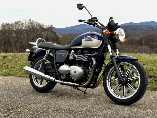 TRIUMPH Bonneville 900