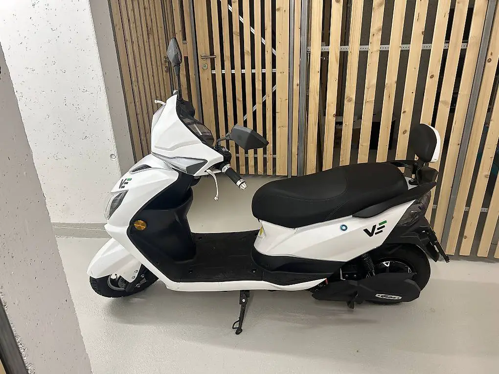 Kleinmotorrad E-Roller Vengo Leo