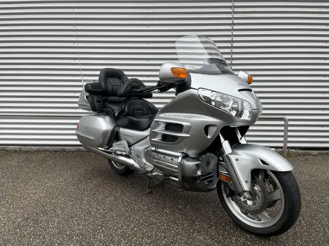 honda gl 1800 gold wing