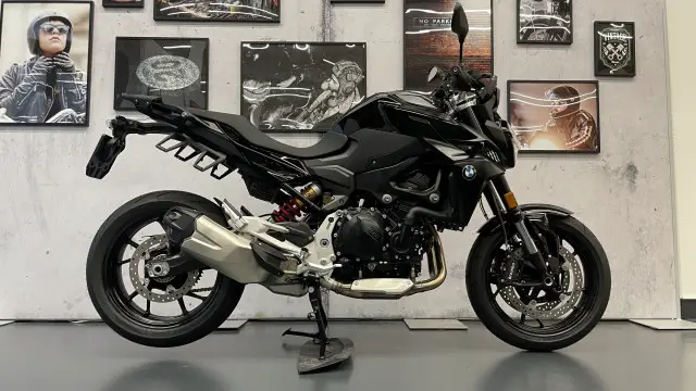 BMW F 900 R Triple Black