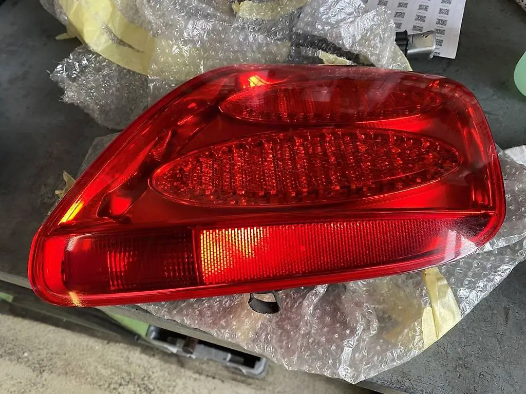Bentley GT/GTC Feux Arr Droite USED Parts: 3W3945096K