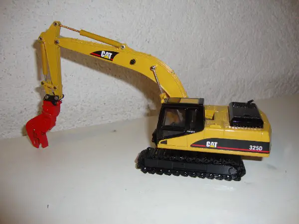 Bagger Caterpillar 325D mit Pulverisierer