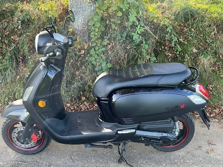 neuwertiger roller/gelbes kontrollschild/ frisch ab mfk