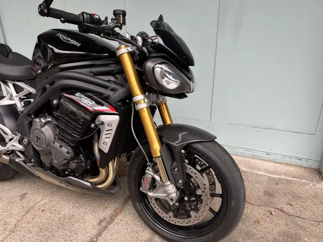 triumph speed triple 1200 rs