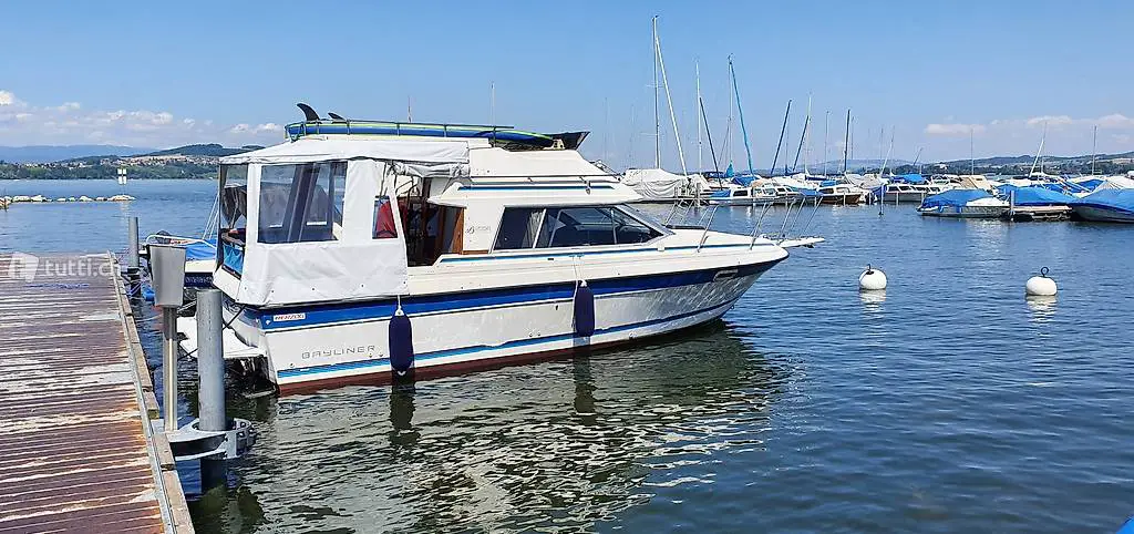  Motorboot Bayliner 2556 mit Flybridge