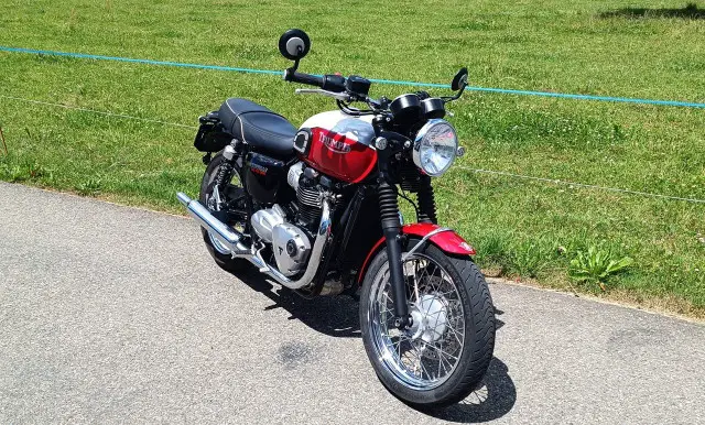 TRIUMPH Bonneville T100