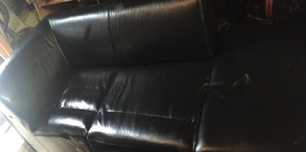 Leder Ecksofa mit integriertem Ausziehbarem Bett in schwarz