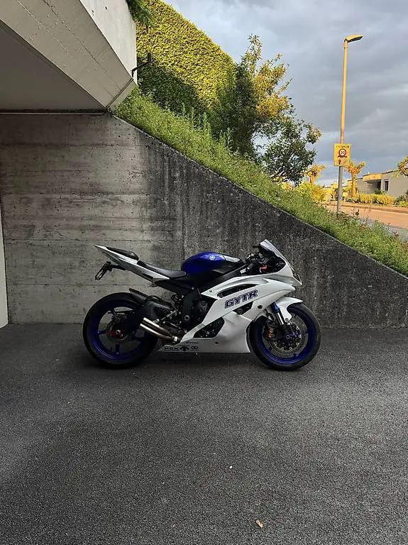 Yamaha R6