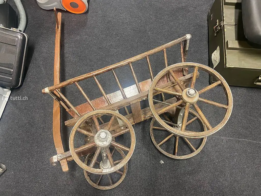 Antikes leiterwägeli aus Holz