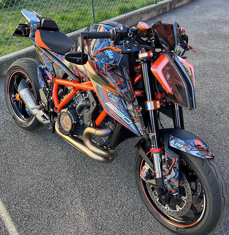 Ready to Race? KTM SuperDuke 1290 R in garanzia2750km