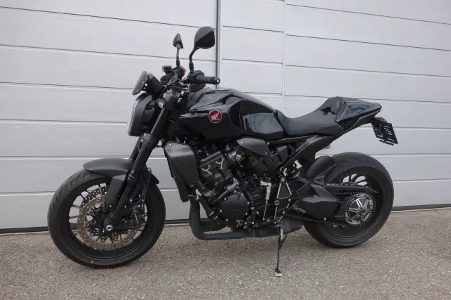 HONDA CB 1000 R Black Edition
